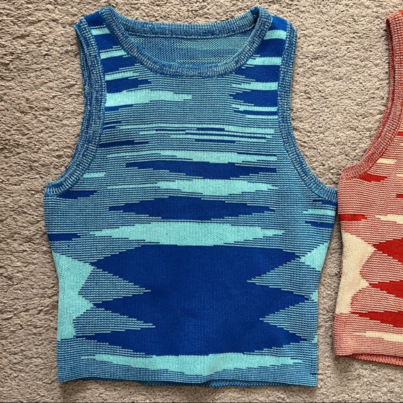 Lot of 2 Knit Crop Tops Blue and Red Western Aztec - Picture 3 of 3
